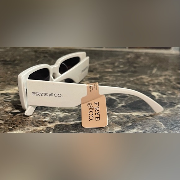NWT Frye & Co White Retro Rounded Rectangle Sunglasses - Picture 3 of 4